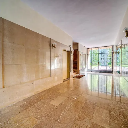 Daire Stylish With A Balcony In