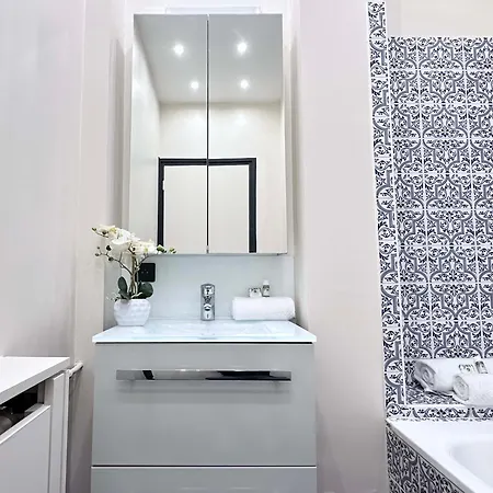 Stylish With A Balcony In Daire *