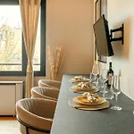 Apartament Eiffel Tower - Premium With Balcony And Lift For 4 *