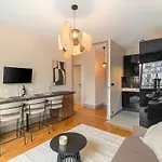 Eiffel Tower - Premium With Balcony And Lift For 4 Apartament *