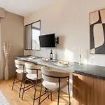 Apartament Eiffel Tower - Premium With Balcony And Lift For 4 *