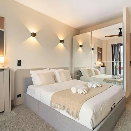 Daire Eiffel Tower - Premium With Balcony And Lift For 4 Paris