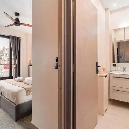 Daire Eiffel Tower - Premium With Balcony And Lift For 4