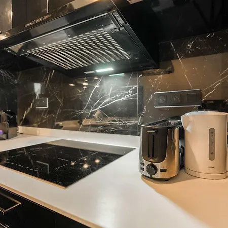 Eiffel Tower - Premium With Balcony And Lift For 4 Daire