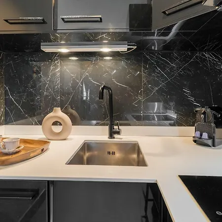 Eiffel Tower - Premium With Balcony And Lift For 4 Daire