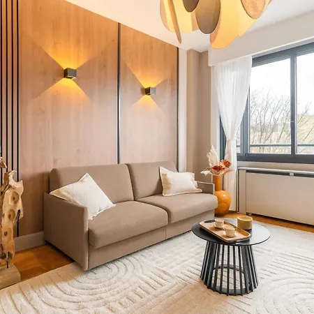 Eiffel Tower - Premium With Balcony And Lift For 4 巴黎