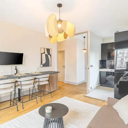 Eiffel Tower - Premium With Balcony And Lift For 4 巴黎