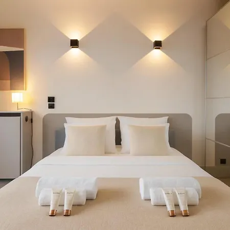 Eiffel Tower - Premium With Balcony And Lift For 4