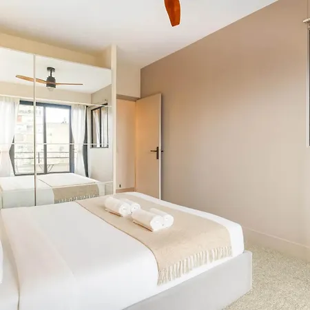 Eiffel Tower - Premium With Balcony And Lift For 4 巴黎