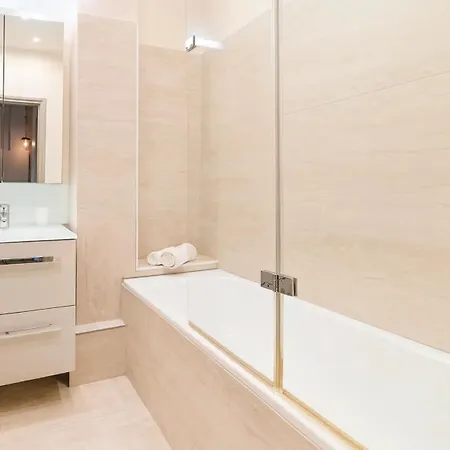 Eiffel Tower - Premium With Balcony And Lift For 4 巴黎