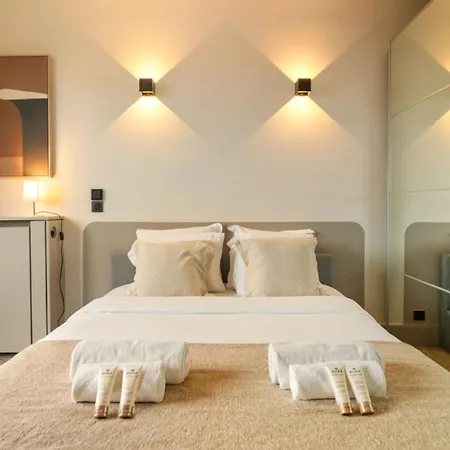 Apartmán Eiffel Tower - Premium With Balcony And Lift For 4 *
