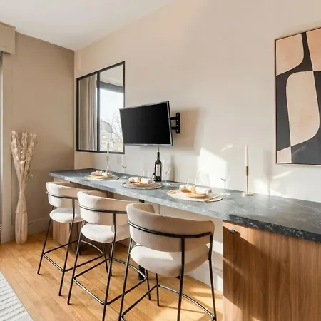 Apartmán Eiffel Tower - Premium With Balcony And Lift For 4 *