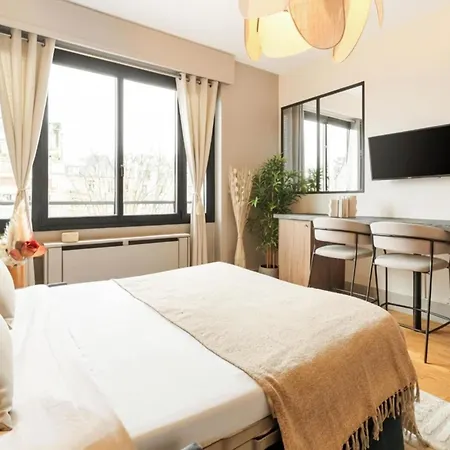 Eiffel Tower - Premium With Balcony And Lift For 4 *