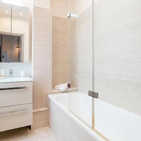 Eiffel Tower - Premium With Balcony And Lift For 4 *