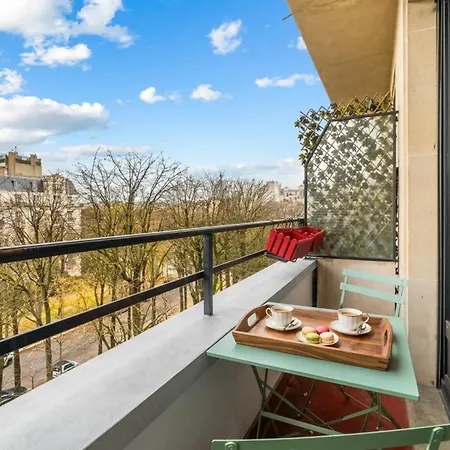 Eiffel Tower - Premium With Balcony And Lift For 4 *