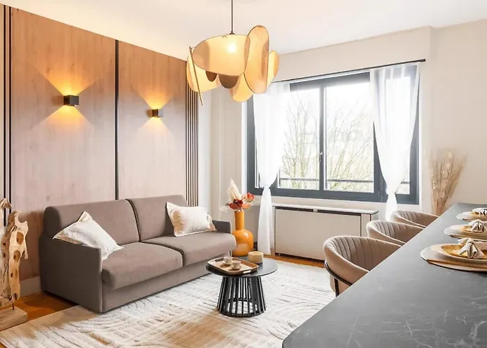Eiffel Tower - Premium With Balcony And Lift For 4 * Paris