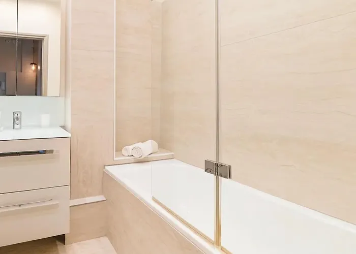 Eiffel Tower - Premium With Balcony And Lift For 4 Paris