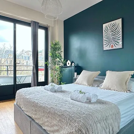 Stylish With A Balcony In * Paris