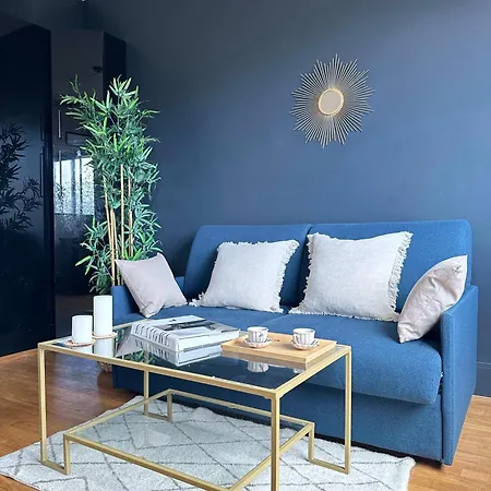 Stylish With A Balcony In Apartment